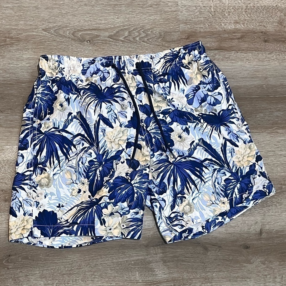H&M Men’s Patterned Swim Shorts - Picture 8 of 8